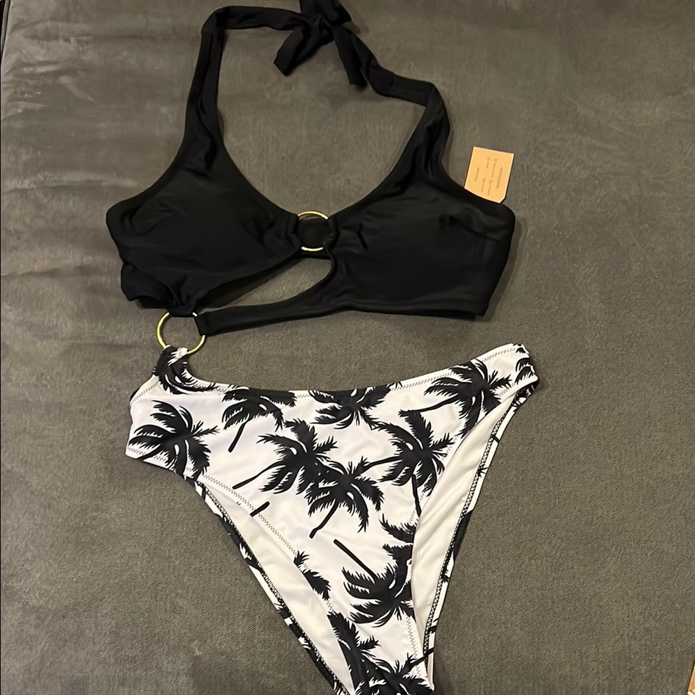 NWT Black and White Asymmetrical Palm Print attached bikini Swimsuit. Size L